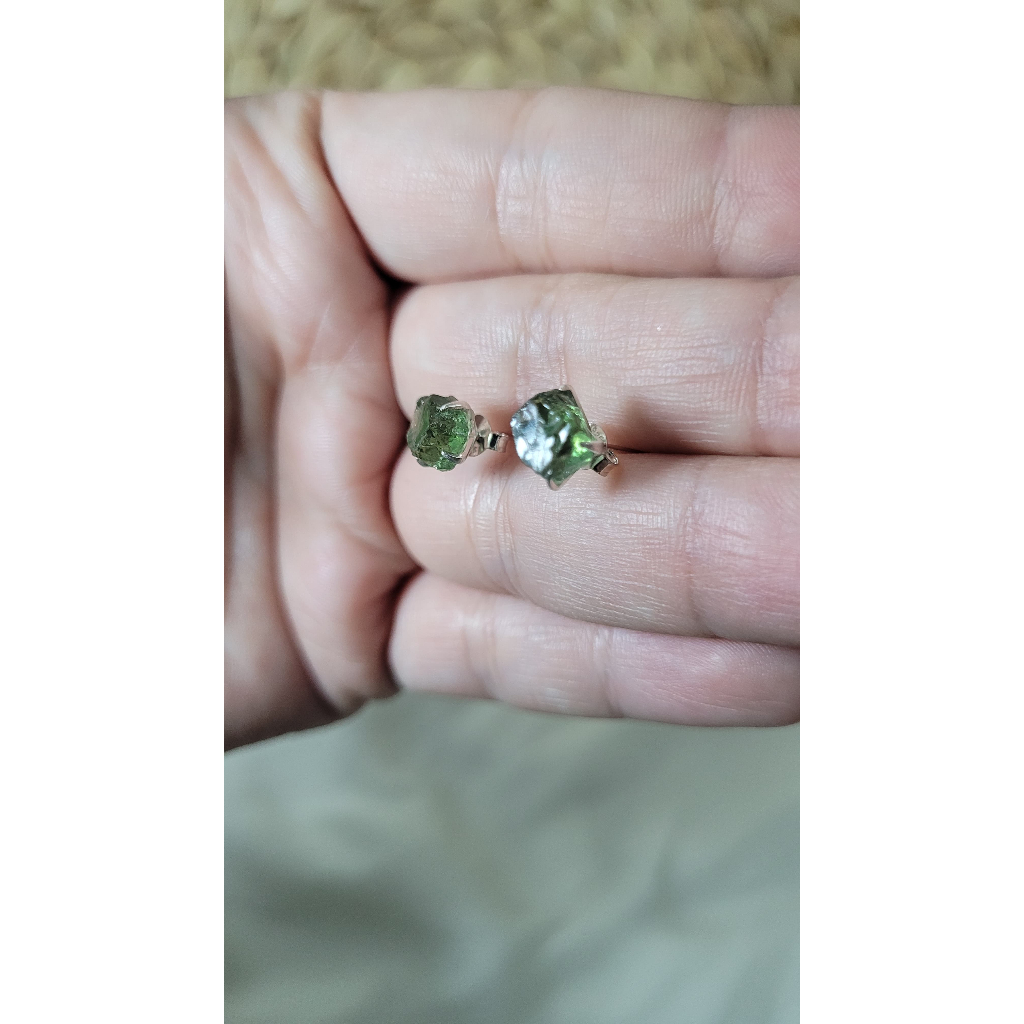 Brinco Apatita Verde e Prata 925 Pedras Naturais Cristais